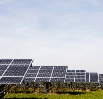 foto02-large-solar-energy-plant-2022-03-07-23-55-28-utc